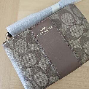 Brand New Coach Logo Wristlet Wallet, Never used, NWT
